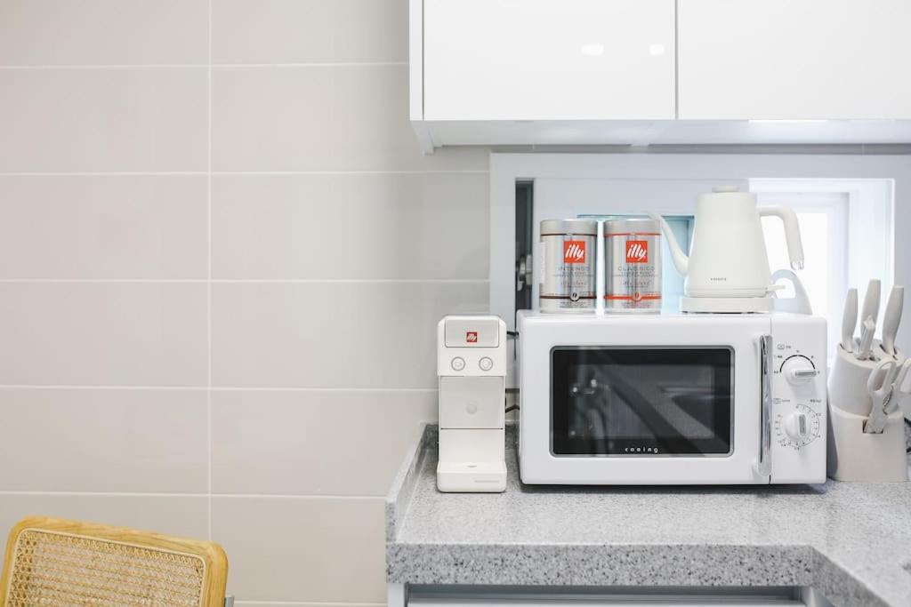 Brick/ Hongik Station 10min Apartment